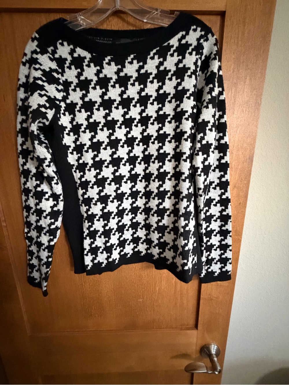 The Limited Black White Houndstooth Sweater Size M Long Sleeve Knit